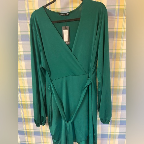 NWT Emerald Slinky Belted Wrap Dress - Picture 2 of 5